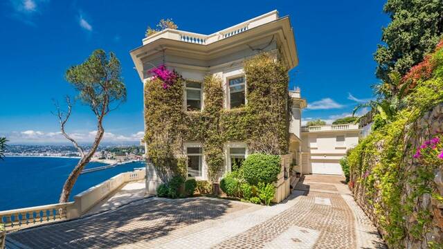 La mansin ms mtica y lujosa de James Bond sale a la venta: ms de 4000 metros cuadrados y con vistas al mar